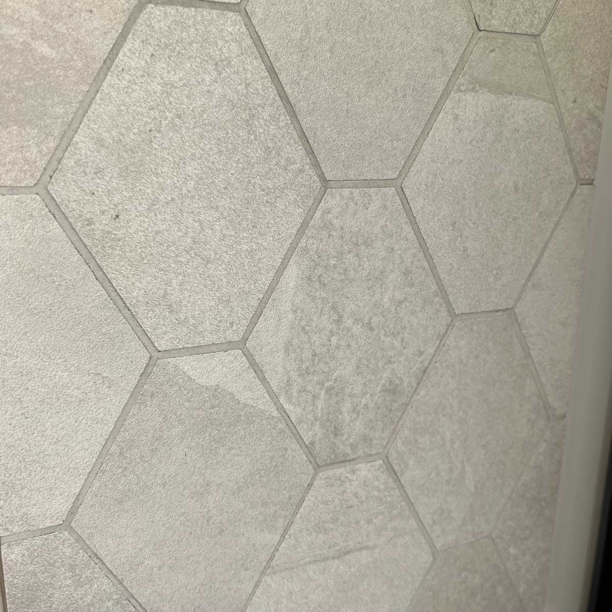 Unicom Starker Brazilian Slate Oxford White Hexagon 25x34cm